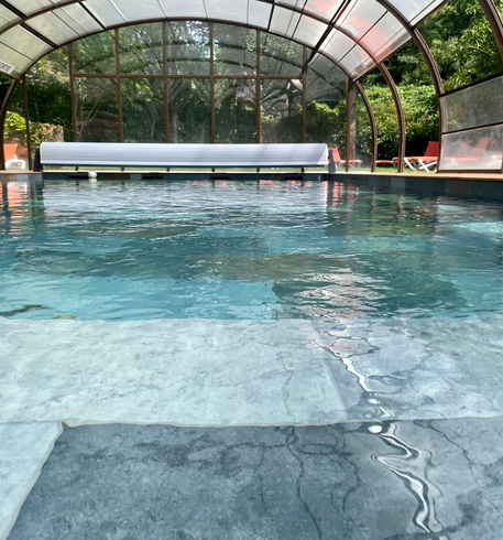 piscine couverte en Dordogne