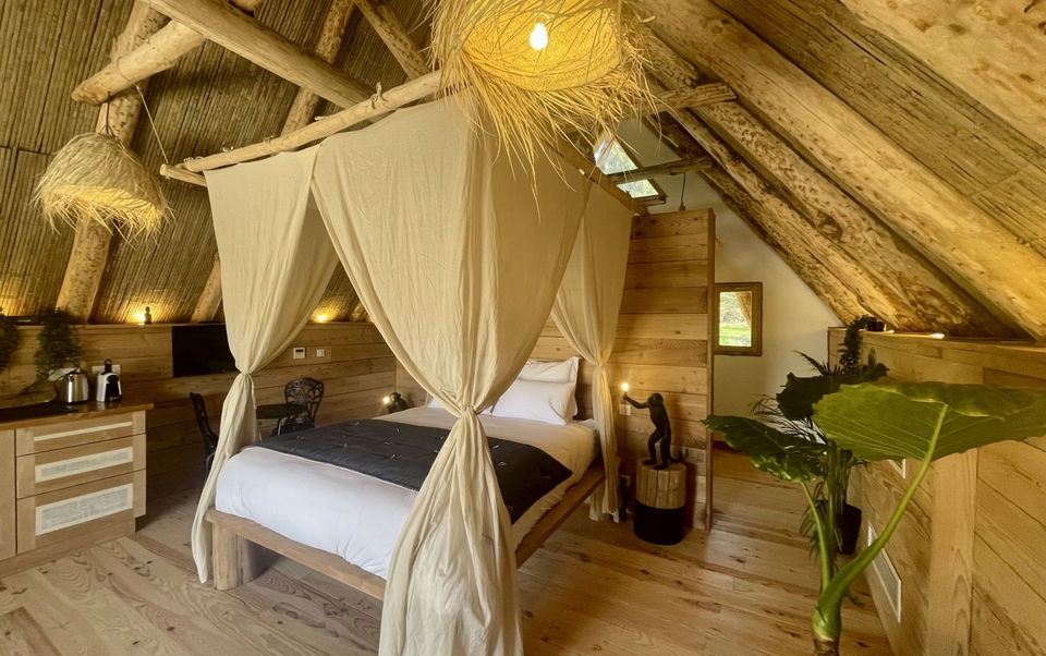 Indonesian hut with private spa