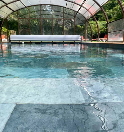 piscine couverte en Dordogne