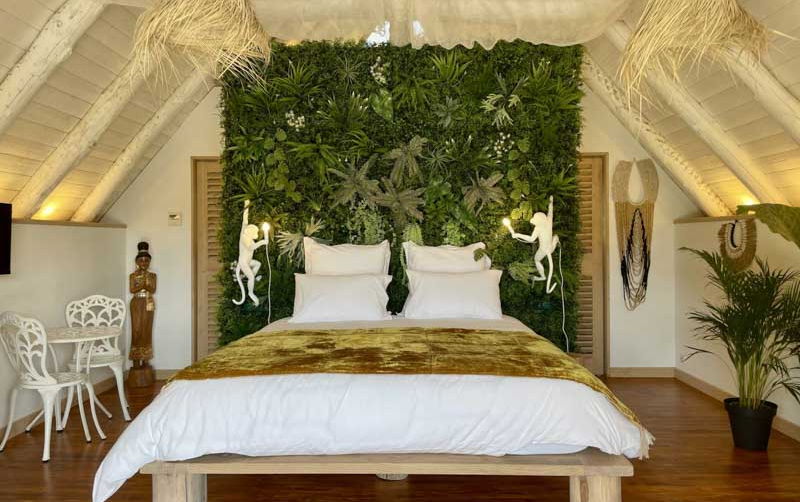 Indonesian hut with private spa