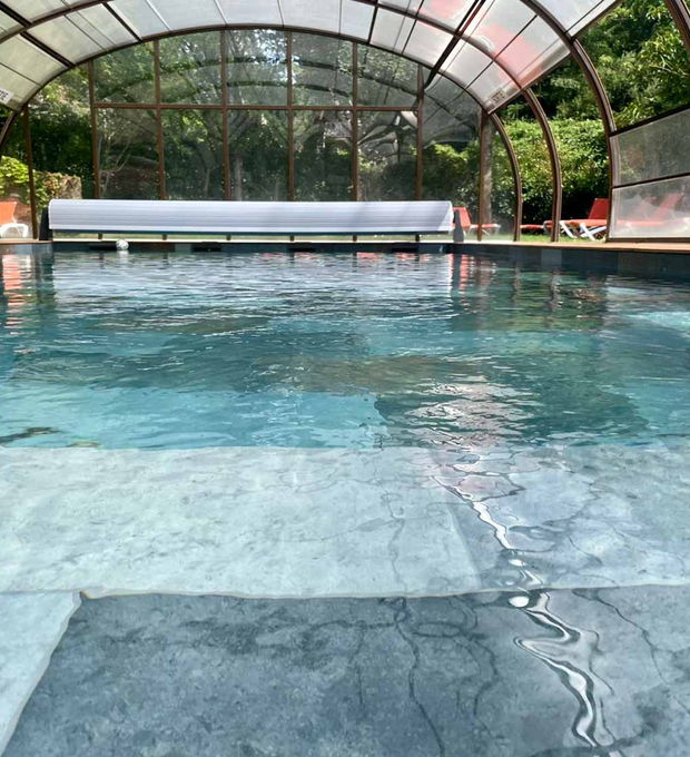 piscine couverte en Dordogne